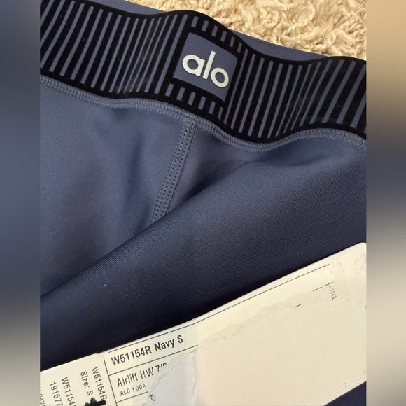 ALO Yoga Women's Navy 7/8 Line Up High-Waist Leggings size Small - Picture 3 of 6